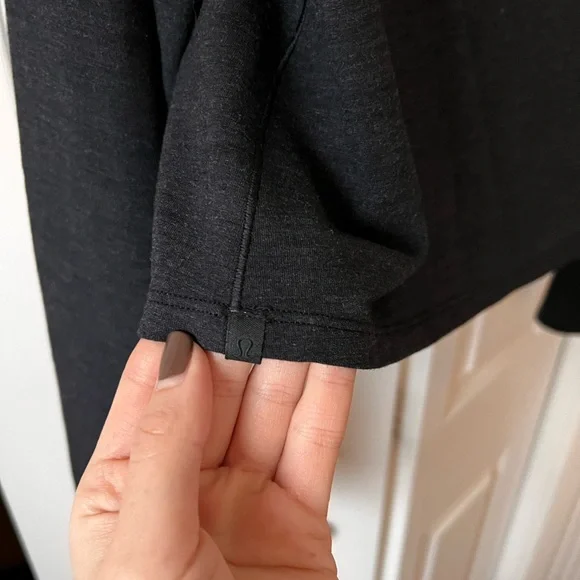 lululemon long sleeve crop top loose fit in sleeves - Picture 3 of 4
